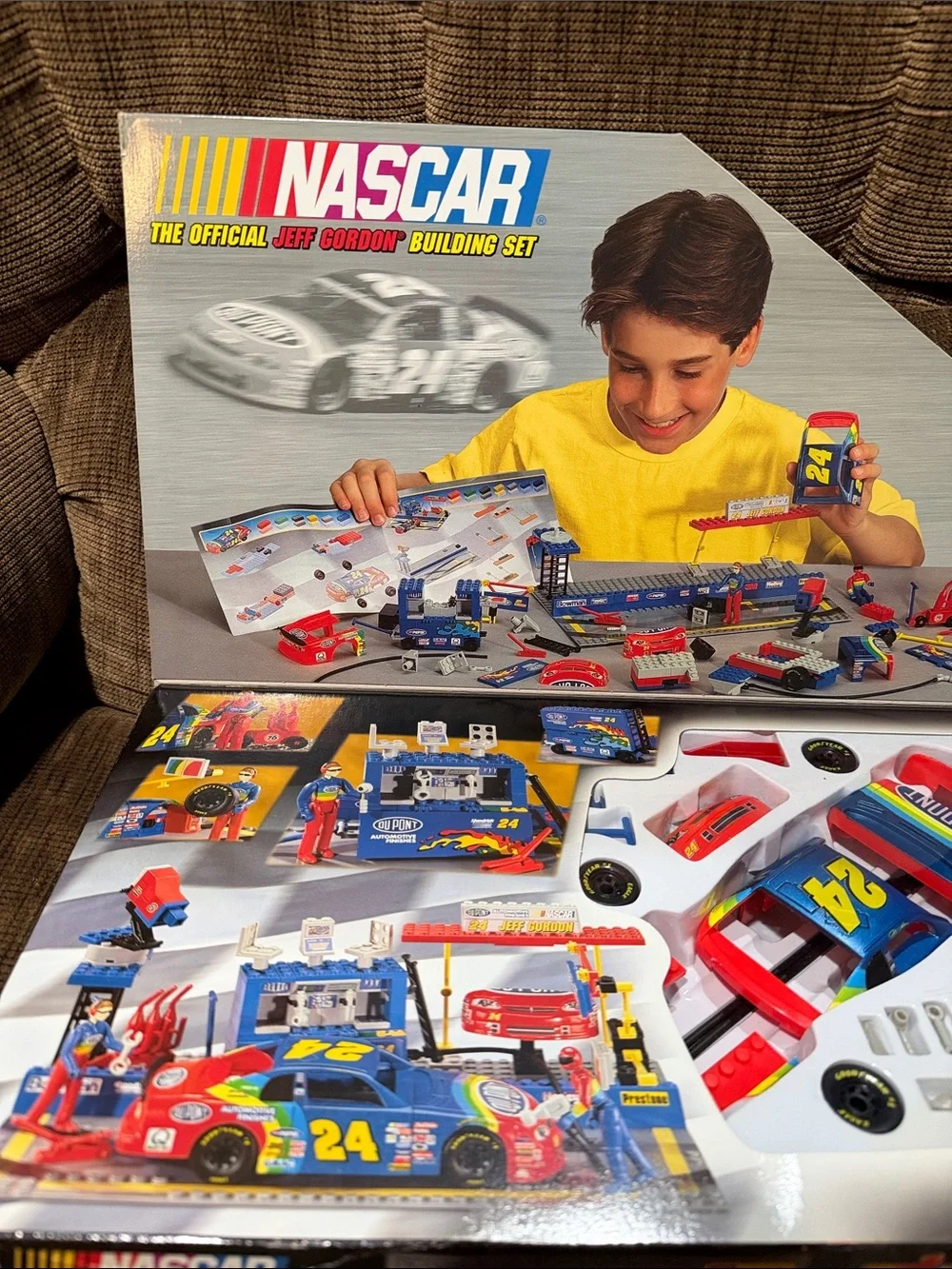 NASCAR Mega Bloks Jeff Gordon #24 Pit Row Building Set - Blue & Red